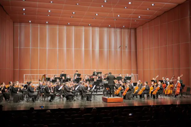 “心樂(lè)無(wú)疆”公益慈善音樂(lè)會(huì)在北京中央歌劇院成功