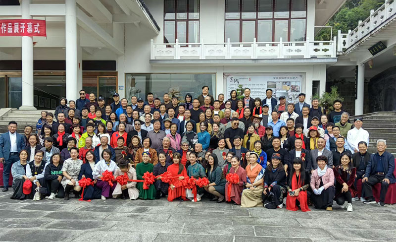 7、到場嘉賓及藝術(shù)家合影留念.jpg