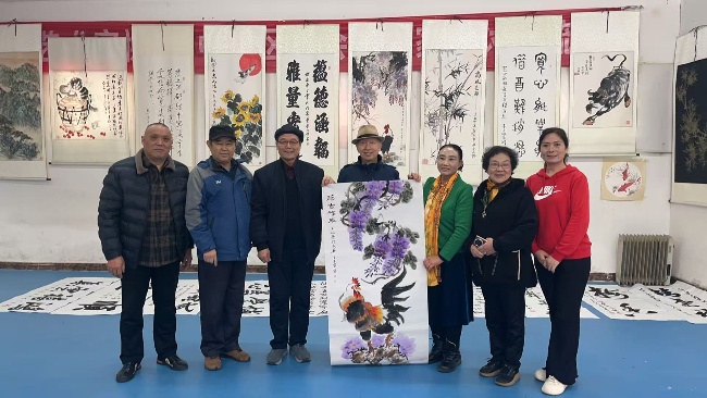 陳香梅世界藝術(shù)家協(xié)會書畫筆會在京舉行 17位名家揮毫共繪藝術(shù)盛宴     2025年10月8日上午10時，由陳香梅世界藝術(shù)家協(xié)會主辦的“書畫藝術(shù)交流筆會”在北京盛合體育中心圓滿舉行。來自全國各地的17(圖2)